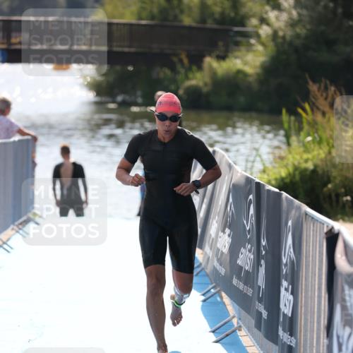 25.08.2024 - Elbe Triathlon Hamburg H.Heesch http://msf.ph/oto/6854134 25.08.2024 15:41:01 Schwimmen  meine-sportfotos.de