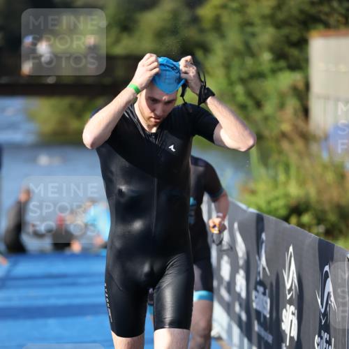 25.08.2024 - Elbe Triathlon Hamburg H.Heesch http://msf.ph/oto/6854139 25.08.2024 09:01:41 Schwimmen 135, 175, 210, 215, 244, 282, 284, 290, 293, 318, 385 meine-sportfotos.de