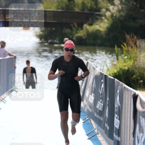 25.08.2024 - Elbe Triathlon Hamburg H.Heesch http://msf.ph/oto/6854140 25.08.2024 15:41:01 Schwimmen  meine-sportfotos.de