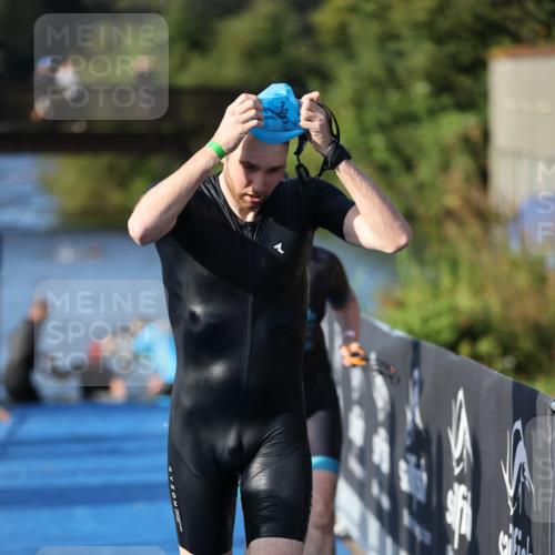 25.08.2024 - Elbe Triathlon Hamburg H.Heesch http://msf.ph/oto/6854142 25.08.2024 09:01:41 Schwimmen 135, 175, 210, 215, 244, 282, 284, 290, 293, 318, 385 meine-sportfotos.de