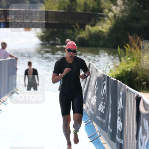 25.08.2024 - Elbe Triathlon Hamburg H.Heesch http://msf.ph/oto/6854144 25.08.2024 15:41:01 Schwimmen  meine-sportfotos.de