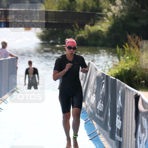 25.08.2024 - Elbe Triathlon Hamburg H.Heesch http://msf.ph/oto/6854149 25.08.2024 15:41:01 Schwimmen  meine-sportfotos.de