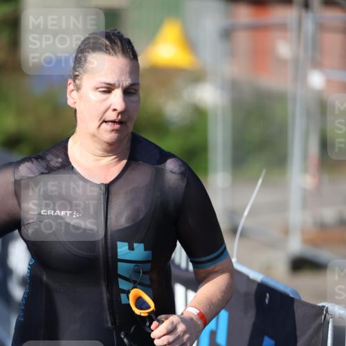 25.08.2024 - Elbe Triathlon Hamburg H.Heesch http://msf.ph/oto/6854177 25.08.2024 09:01:43 Schwimmen 135, 175, 210, 215, 244, 282, 290, 293, 318, 385 meine-sportfotos.de