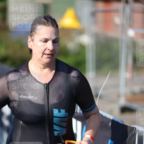 25.08.2024 - Elbe Triathlon Hamburg H.Heesch http://msf.ph/oto/6854180 25.08.2024 09:01:43 Schwimmen 135, 175, 210, 215, 244, 282, 290, 293, 318, 385 meine-sportfotos.de
