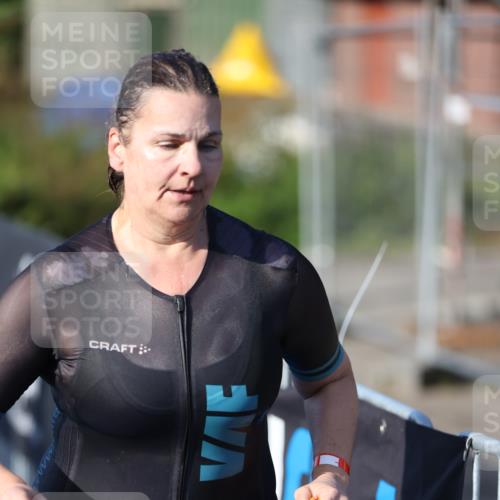25.08.2024 - Elbe Triathlon Hamburg H.Heesch http://msf.ph/oto/6854186 25.08.2024 09:01:43 Schwimmen 135, 175, 210, 215, 244, 282, 290, 293, 318, 385 meine-sportfotos.de