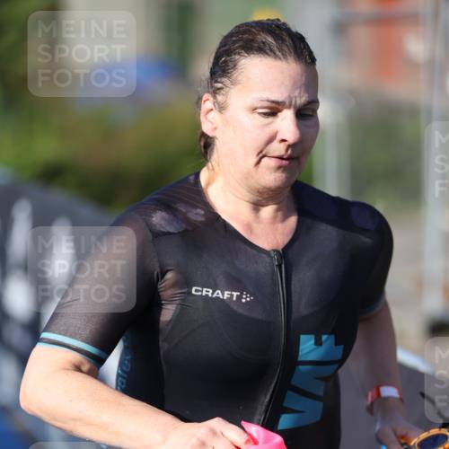25.08.2024 - Elbe Triathlon Hamburg H.Heesch http://msf.ph/oto/6854197 25.08.2024 09:01:43 Schwimmen 135, 175, 210, 215, 244, 282, 290, 293, 318, 385 meine-sportfotos.de