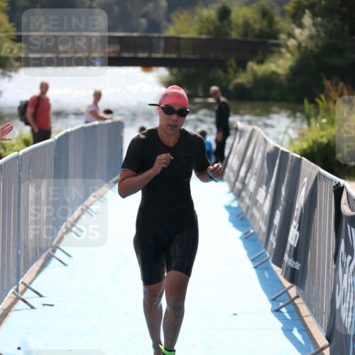 25.08.2024 - Elbe Triathlon Hamburg H.Heesch http://msf.ph/oto/6854208 25.08.2024 15:41:02 Schwimmen  meine-sportfotos.de