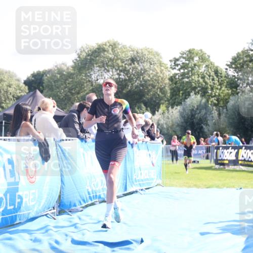 25.08.2024 - Elbe Triathlon Hamburg H.Heesch http://msf.ph/oto/6854224 25.08.2024 10:51:20 Ziel 114, 152, 157, 336 meine-sportfotos.de