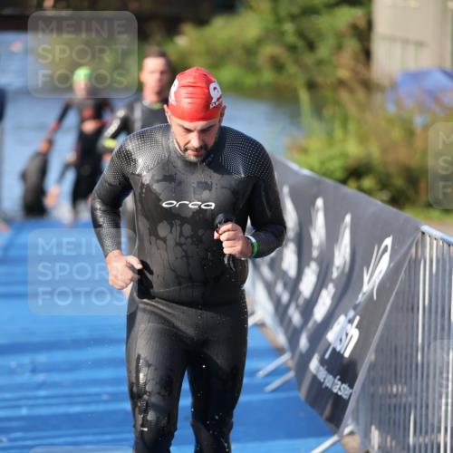 25.08.2024 - Elbe Triathlon Hamburg H.Heesch http://msf.ph/oto/6854226 25.08.2024 09:01:53 Schwimmen 135, 215, 244, 282, 290, 385 meine-sportfotos.de