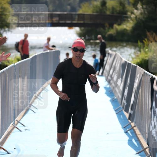 25.08.2024 - Elbe Triathlon Hamburg H.Heesch http://msf.ph/oto/6854228 25.08.2024 15:41:03 Schwimmen  meine-sportfotos.de