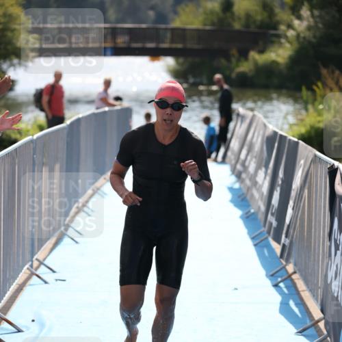 25.08.2024 - Elbe Triathlon Hamburg H.Heesch http://msf.ph/oto/6854234 25.08.2024 15:41:03 Schwimmen  meine-sportfotos.de