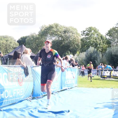 25.08.2024 - Elbe Triathlon Hamburg H.Heesch http://msf.ph/oto/6854235 25.08.2024 10:51:20 Ziel 114, 152, 157, 336 meine-sportfotos.de