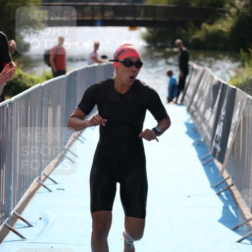 25.08.2024 - Elbe Triathlon Hamburg H.Heesch http://msf.ph/oto/6854261 25.08.2024 15:41:03 Schwimmen  meine-sportfotos.de