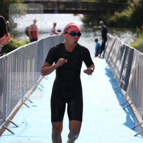 25.08.2024 - Elbe Triathlon Hamburg H.Heesch http://msf.ph/oto/6854266 25.08.2024 15:41:03 Schwimmen  meine-sportfotos.de