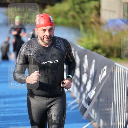 25.08.2024 - Elbe Triathlon Hamburg H.Heesch http://msf.ph/oto/6854267 25.08.2024 09:01:53 Schwimmen 135, 215, 244, 282, 290, 385 meine-sportfotos.de