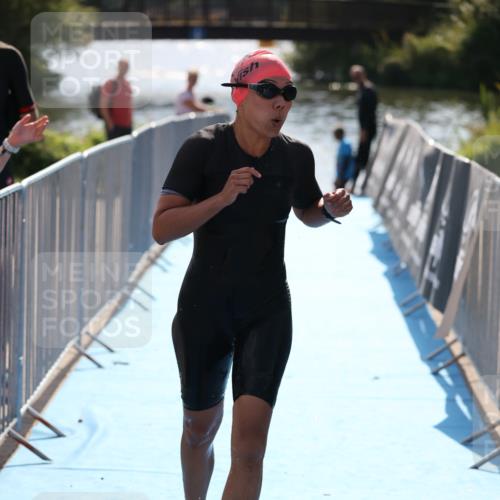 25.08.2024 - Elbe Triathlon Hamburg H.Heesch http://msf.ph/oto/6854274 25.08.2024 15:41:03 Schwimmen  meine-sportfotos.de