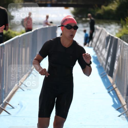 25.08.2024 - Elbe Triathlon Hamburg H.Heesch http://msf.ph/oto/6854289 25.08.2024 15:41:03 Schwimmen  meine-sportfotos.de