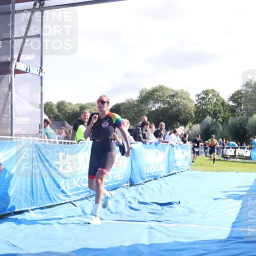 25.08.2024 - Elbe Triathlon Hamburg H.Heesch http://msf.ph/oto/6854291 25.08.2024 10:51:21 Ziel 114, 152, 157, 336 meine-sportfotos.de