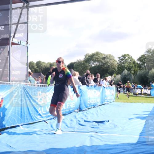 25.08.2024 - Elbe Triathlon Hamburg H.Heesch http://msf.ph/oto/6854299 25.08.2024 10:51:21 Ziel 114, 152, 157, 336 meine-sportfotos.de