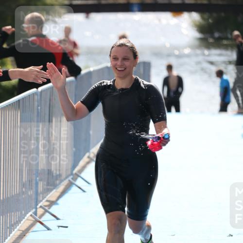 25.08.2024 - Elbe Triathlon Hamburg H.Heesch http://msf.ph/oto/6854307 25.08.2024 15:42:25 Schwimmen  meine-sportfotos.de
