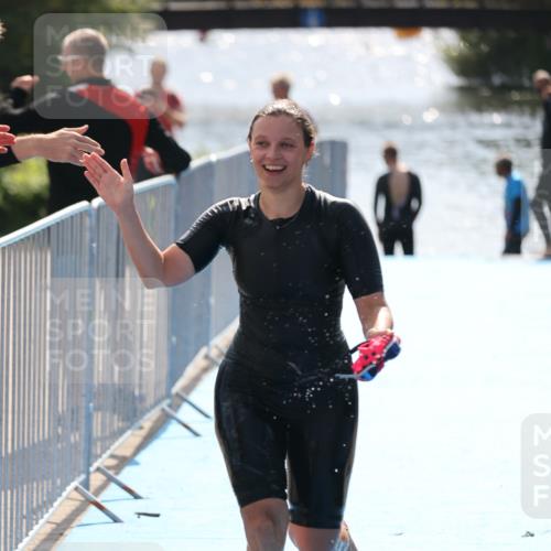25.08.2024 - Elbe Triathlon Hamburg H.Heesch http://msf.ph/oto/6854310 25.08.2024 15:42:25 Schwimmen  meine-sportfotos.de