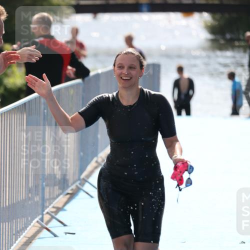 25.08.2024 - Elbe Triathlon Hamburg H.Heesch http://msf.ph/oto/6854315 25.08.2024 15:42:25 Schwimmen  meine-sportfotos.de