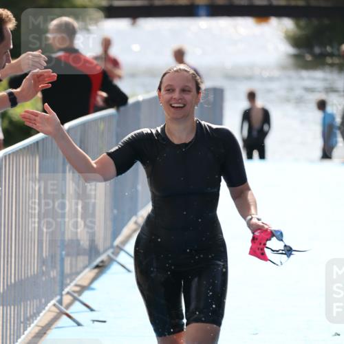 25.08.2024 - Elbe Triathlon Hamburg H.Heesch http://msf.ph/oto/6854319 25.08.2024 15:42:25 Schwimmen  meine-sportfotos.de