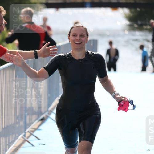 25.08.2024 - Elbe Triathlon Hamburg H.Heesch http://msf.ph/oto/6854326 25.08.2024 15:42:25 Schwimmen  meine-sportfotos.de