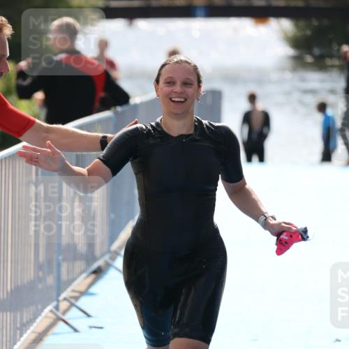 25.08.2024 - Elbe Triathlon Hamburg H.Heesch http://msf.ph/oto/6854329 25.08.2024 15:42:25 Schwimmen  meine-sportfotos.de
