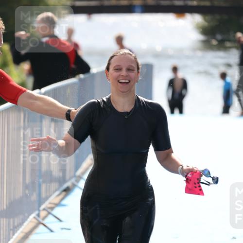 25.08.2024 - Elbe Triathlon Hamburg H.Heesch http://msf.ph/oto/6854339 25.08.2024 15:42:25 Schwimmen  meine-sportfotos.de