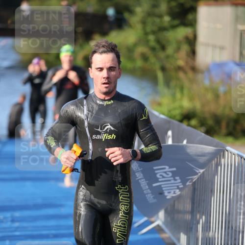 25.08.2024 - Elbe Triathlon Hamburg H.Heesch http://msf.ph/oto/6854340 25.08.2024 09:01:55 Schwimmen 135, 215, 244, 282, 290, 385 meine-sportfotos.de