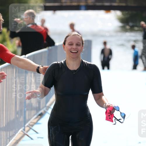 25.08.2024 - Elbe Triathlon Hamburg H.Heesch http://msf.ph/oto/6854343 25.08.2024 15:42:25 Schwimmen  meine-sportfotos.de