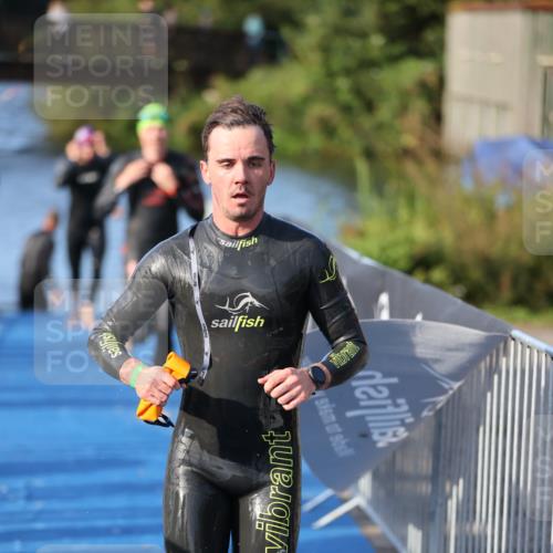 25.08.2024 - Elbe Triathlon Hamburg H.Heesch http://msf.ph/oto/6854345 25.08.2024 09:01:56 Schwimmen 135, 215, 244, 282, 290, 385 meine-sportfotos.de