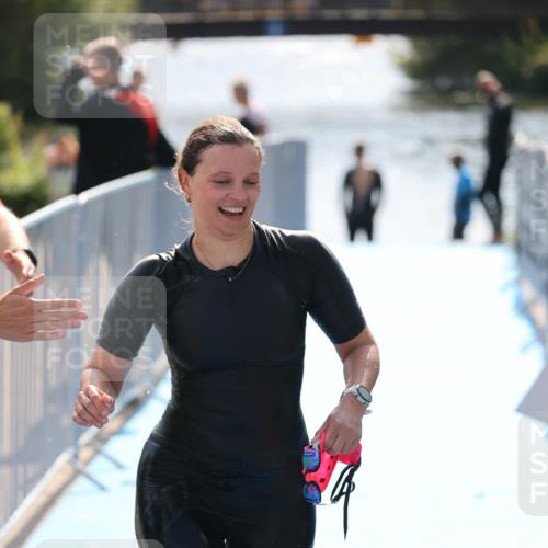 25.08.2024 - Elbe Triathlon Hamburg H.Heesch http://msf.ph/oto/6854347 25.08.2024 15:42:26 Schwimmen  meine-sportfotos.de