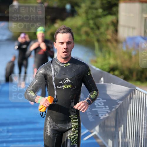 25.08.2024 - Elbe Triathlon Hamburg H.Heesch http://msf.ph/oto/6854349 25.08.2024 09:01:56 Schwimmen 135, 215, 244, 282, 290, 385 meine-sportfotos.de