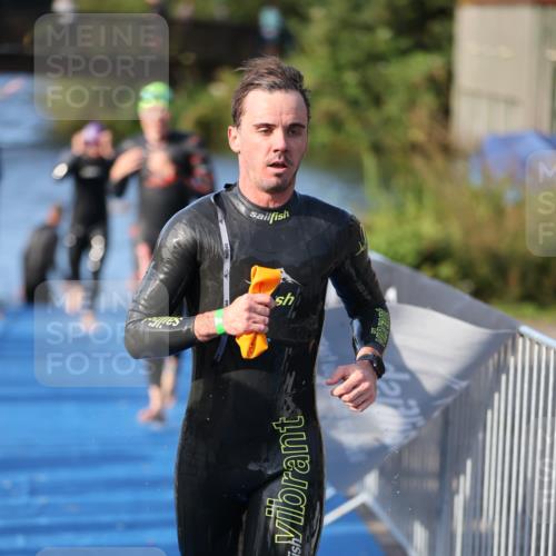 25.08.2024 - Elbe Triathlon Hamburg H.Heesch http://msf.ph/oto/6854363 25.08.2024 09:01:56 Schwimmen 135, 215, 244, 282, 290, 385 meine-sportfotos.de