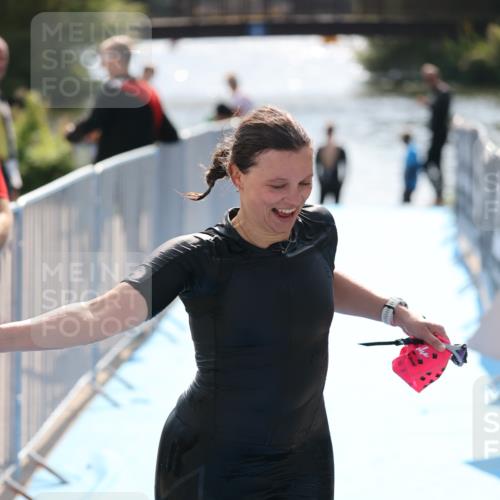 25.08.2024 - Elbe Triathlon Hamburg H.Heesch http://msf.ph/oto/6854370 25.08.2024 15:42:26 Schwimmen  meine-sportfotos.de