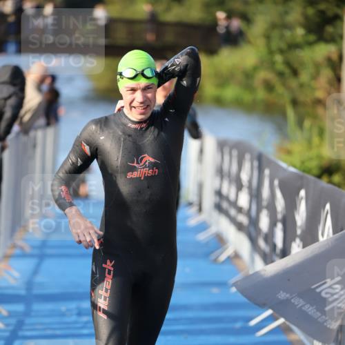 25.08.2024 - Elbe Triathlon Hamburg H.Heesch http://msf.ph/oto/6854371 25.08.2024 09:01:58 Schwimmen 135, 215, 244, 282, 290, 385 meine-sportfotos.de