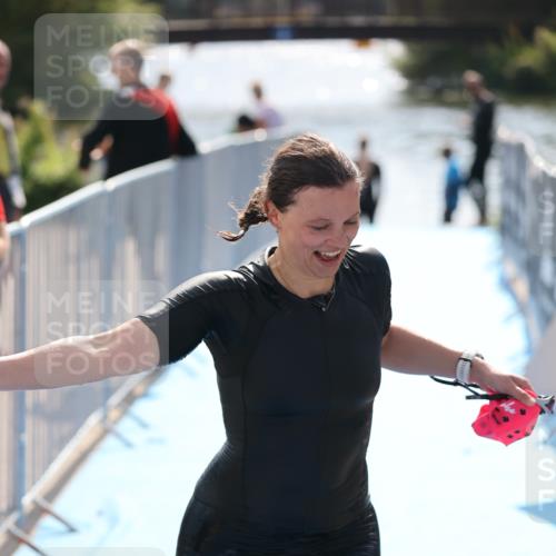25.08.2024 - Elbe Triathlon Hamburg H.Heesch http://msf.ph/oto/6854372 25.08.2024 15:42:26 Schwimmen  meine-sportfotos.de