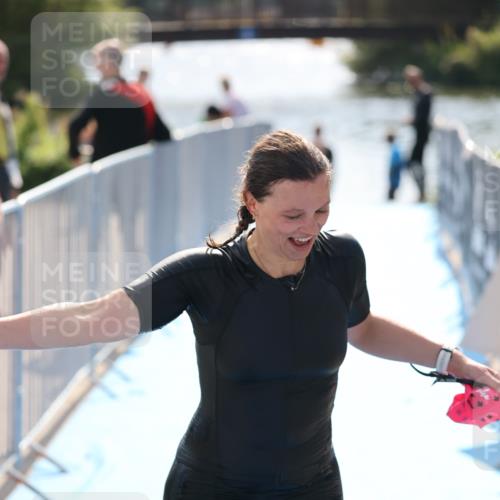 25.08.2024 - Elbe Triathlon Hamburg H.Heesch http://msf.ph/oto/6854379 25.08.2024 15:42:26 Schwimmen  meine-sportfotos.de