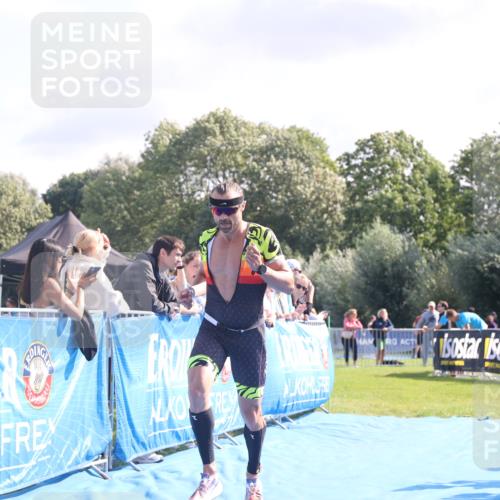 25.08.2024 - Elbe Triathlon Hamburg H.Heesch http://msf.ph/oto/6854382 25.08.2024 10:51:24 Ziel 114, 152, 157, 336 meine-sportfotos.de