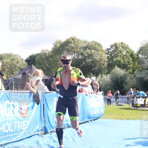 25.08.2024 - Elbe Triathlon Hamburg H.Heesch http://msf.ph/oto/6854392 25.08.2024 10:51:24 Ziel 114, 152, 157, 336 meine-sportfotos.de