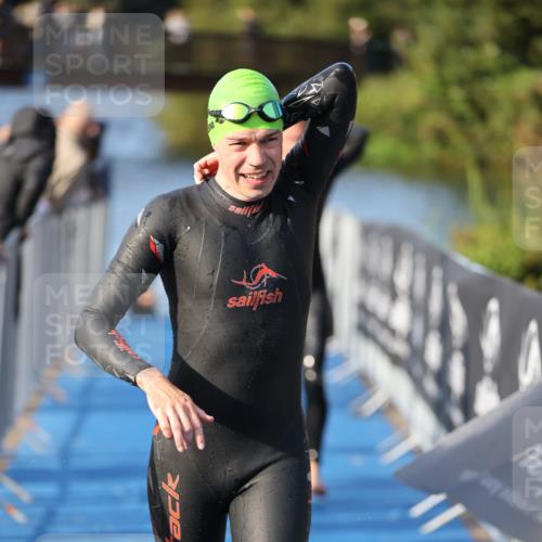 25.08.2024 - Elbe Triathlon Hamburg H.Heesch http://msf.ph/oto/6854395 25.08.2024 09:01:59 Schwimmen 135, 244, 282, 290, 385 meine-sportfotos.de