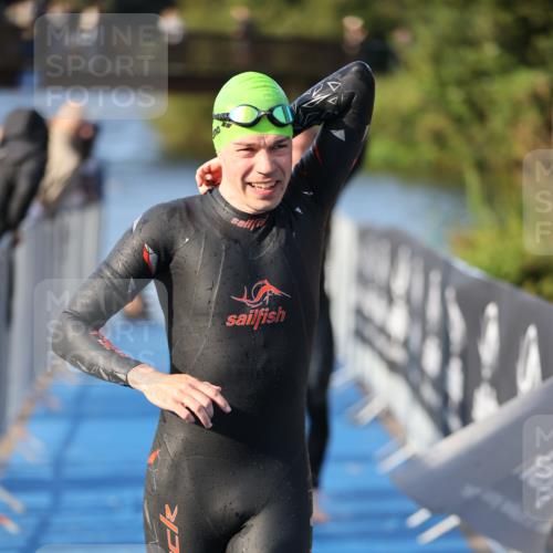 25.08.2024 - Elbe Triathlon Hamburg H.Heesch http://msf.ph/oto/6854404 25.08.2024 09:01:59 Schwimmen 135, 244, 282, 290, 385 meine-sportfotos.de