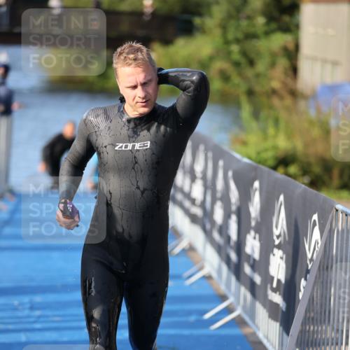 25.08.2024 - Elbe Triathlon Hamburg H.Heesch http://msf.ph/oto/6854421 25.08.2024 09:02:00 Schwimmen 135, 244, 282, 290, 385 meine-sportfotos.de
