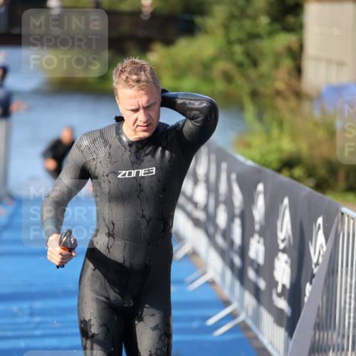 25.08.2024 - Elbe Triathlon Hamburg H.Heesch http://msf.ph/oto/6854429 25.08.2024 09:02:00 Schwimmen 135, 244, 282, 290, 385 meine-sportfotos.de