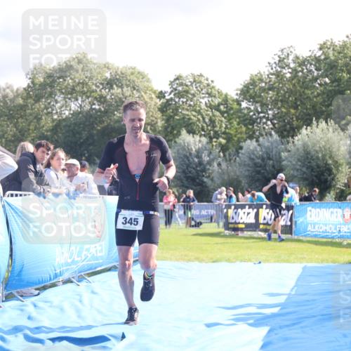 25.08.2024 - Elbe Triathlon Hamburg H.Heesch http://msf.ph/oto/6854435 25.08.2024 10:51:35 Ziel 345 meine-sportfotos.de