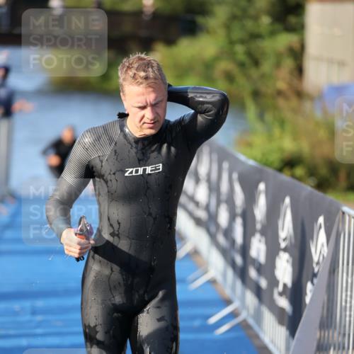 25.08.2024 - Elbe Triathlon Hamburg H.Heesch http://msf.ph/oto/6854436 25.08.2024 09:02:00 Schwimmen 135, 244, 282, 290, 385 meine-sportfotos.de