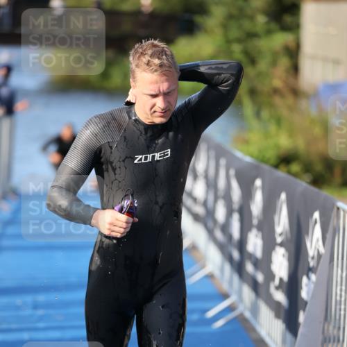 25.08.2024 - Elbe Triathlon Hamburg H.Heesch http://msf.ph/oto/6854443 25.08.2024 09:02:01 Schwimmen 135, 244, 282, 290, 385 meine-sportfotos.de