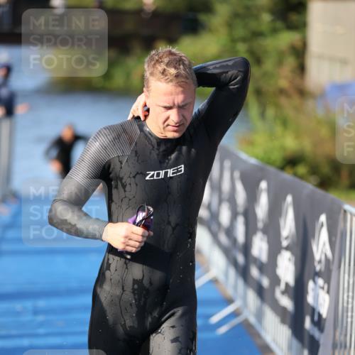 25.08.2024 - Elbe Triathlon Hamburg H.Heesch http://msf.ph/oto/6854450 25.08.2024 09:02:01 Schwimmen 135, 244, 282, 290, 385 meine-sportfotos.de